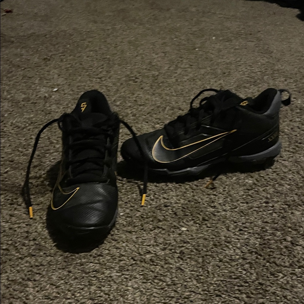 Football cleats didn’t touch the feild but they did touch the side line a bunch